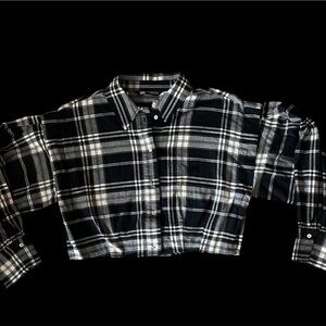 Zara Plaid Crop Button-Up Shirt – Black & White Long Sleeve Collared Top